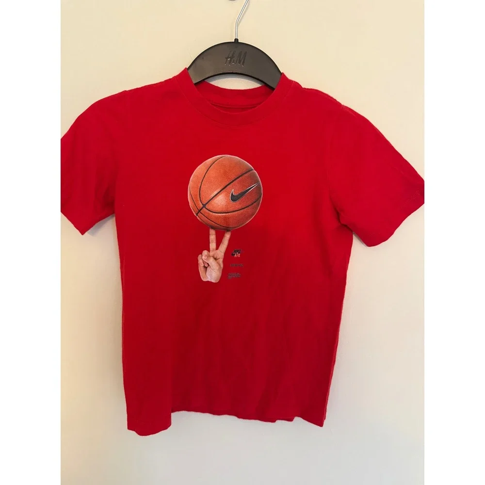 Nike Kids Red Basketball Graphic T-Shirt Nike Air Tee Size Medium